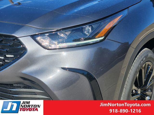 new 2025 Toyota Highlander car, priced at $48,083
