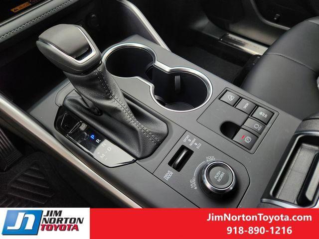 new 2025 Toyota Highlander car, priced at $48,083