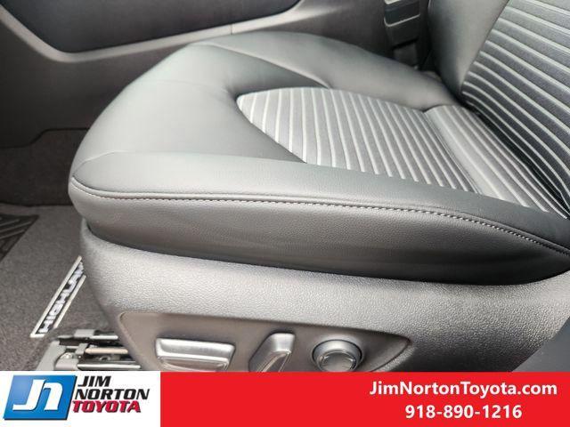 new 2025 Toyota Highlander car, priced at $48,083