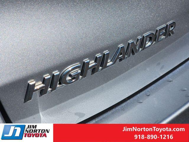 used 2016 Toyota Highlander car, priced at $16,975
