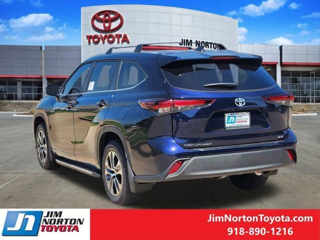 new 2025 Toyota Highlander car, priced at $46,106