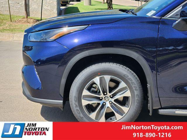 new 2025 Toyota Highlander car, priced at $46,106