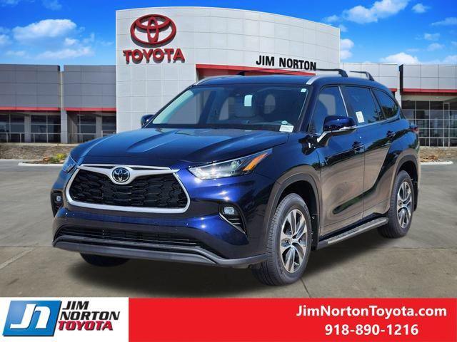 new 2025 Toyota Highlander car, priced at $46,106
