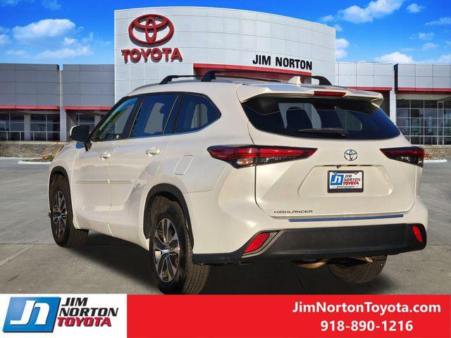 used 2023 Toyota Highlander car, priced at $35,614