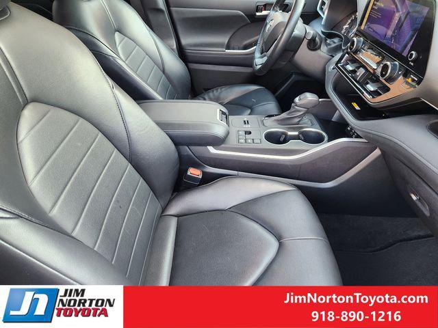 used 2023 Toyota Highlander car, priced at $35,614