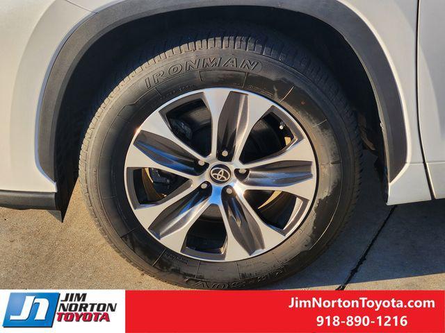 used 2023 Toyota Highlander car, priced at $35,614