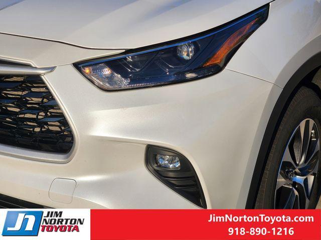 used 2023 Toyota Highlander car, priced at $35,614