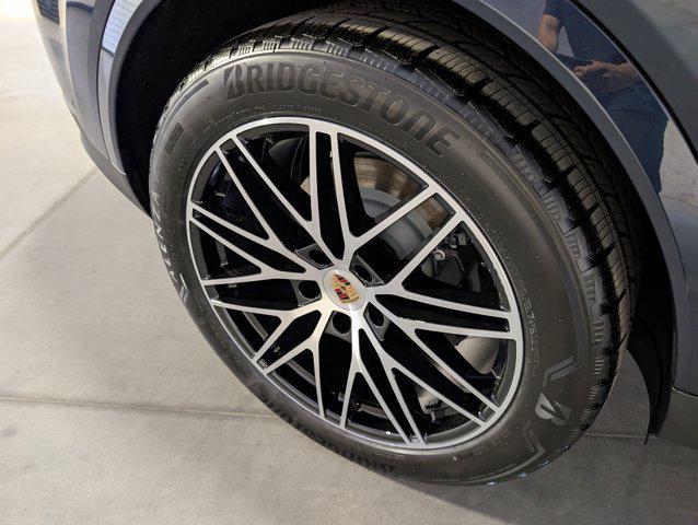 new 2025 Porsche Cayenne car