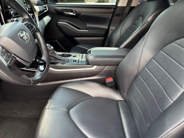 used 2021 Toyota Highlander car, priced at $32,366