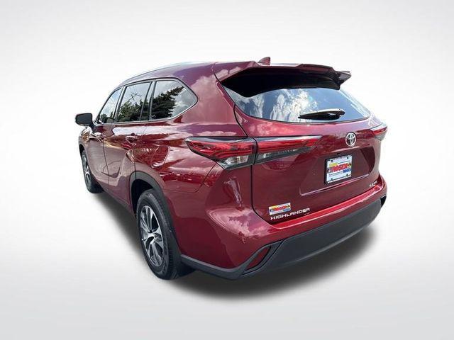 used 2021 Toyota Highlander car, priced at $32,366