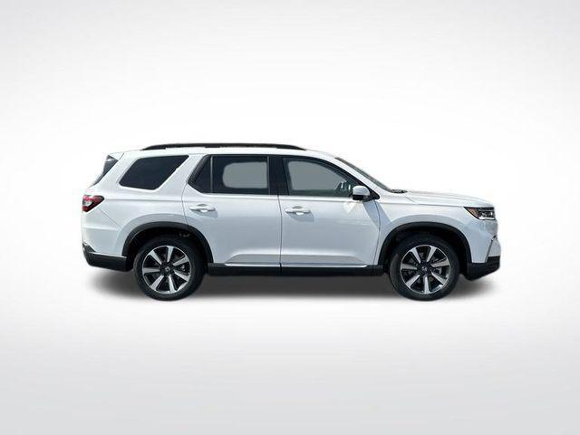 new 2025 Honda Pilot car, priced at $50,704
