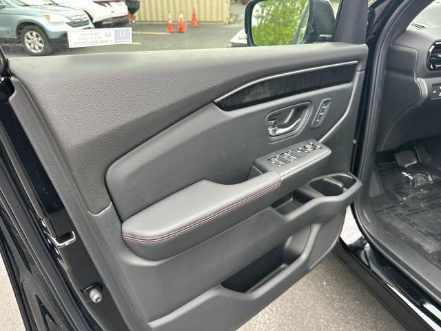 new 2025 Honda Pilot car, priced at $52,500