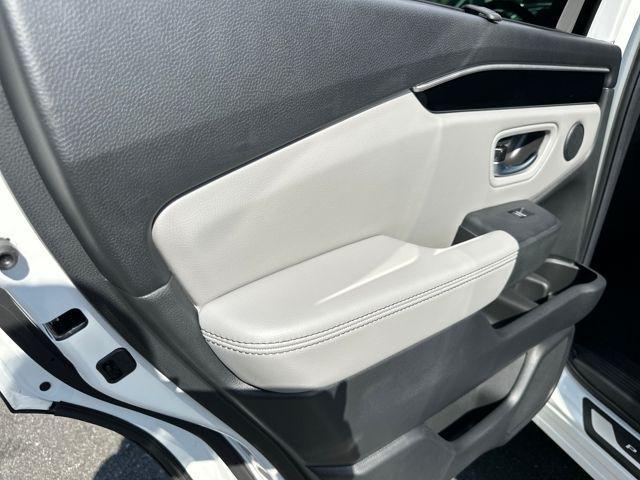 new 2025 Honda Pilot car, priced at $48,350