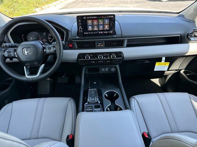 new 2025 Honda Pilot car, priced at $48,350