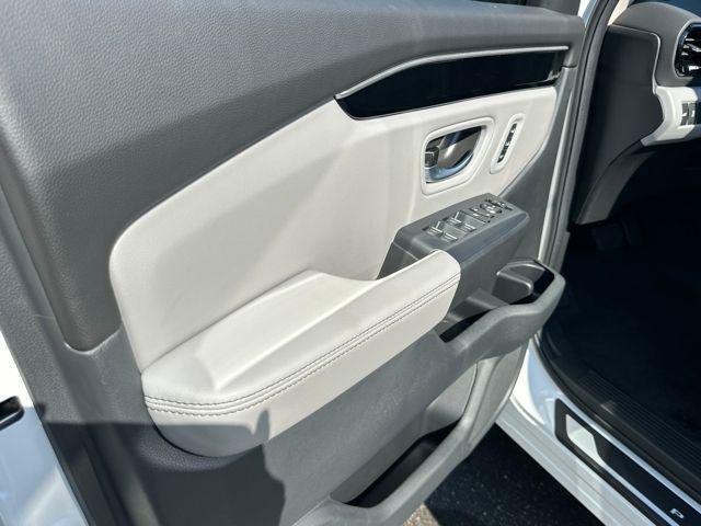 new 2025 Honda Pilot car, priced at $48,350