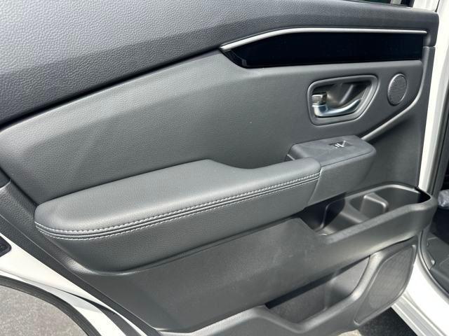 new 2025 Honda Pilot car, priced at $44,750
