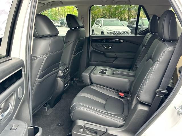 new 2025 Honda Pilot car, priced at $48,429