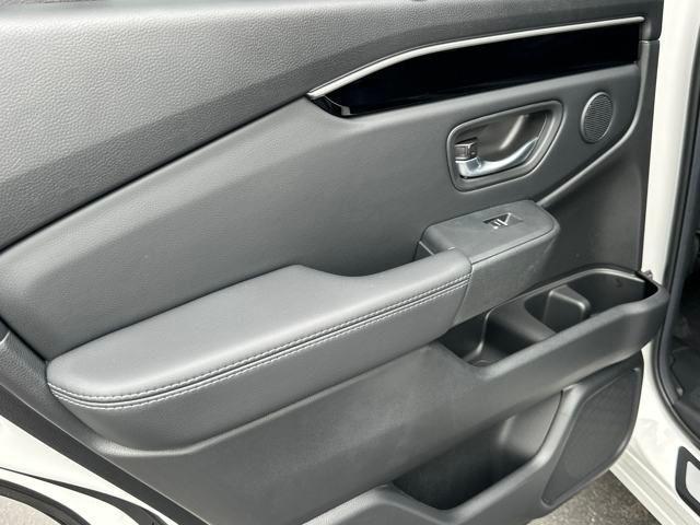 new 2025 Honda Pilot car, priced at $48,429