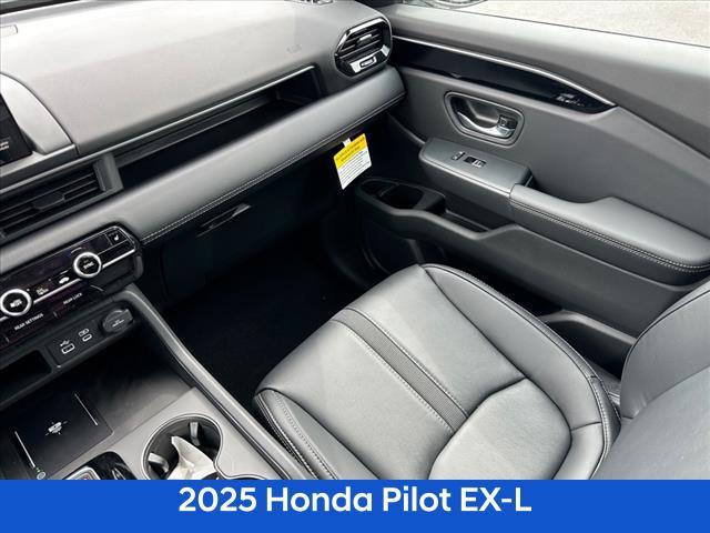 new 2025 Honda Pilot car, priced at $45,995