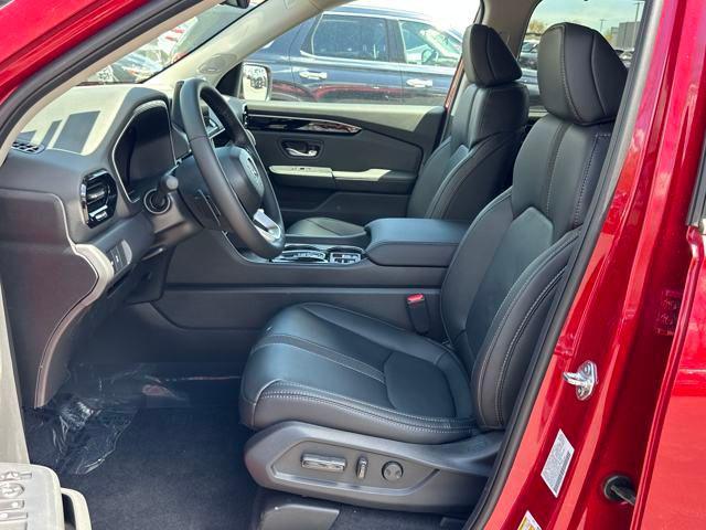 new 2025 Honda Pilot car, priced at $51,900
