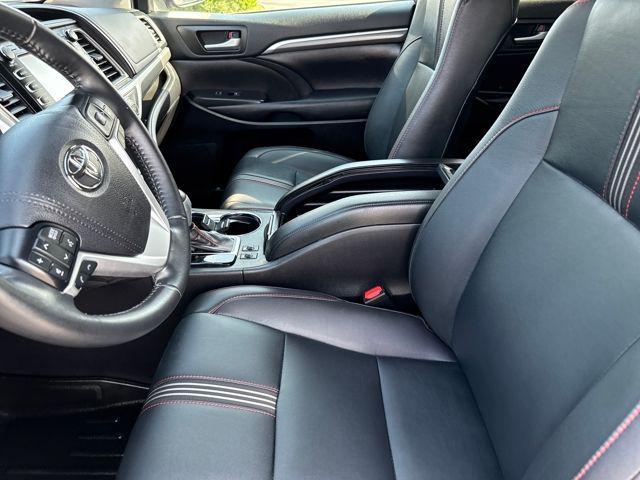 used 2019 Toyota Highlander car, priced at $31,395