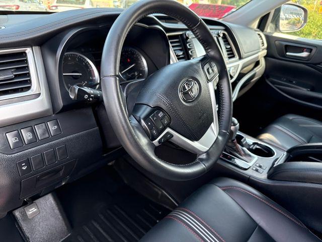used 2019 Toyota Highlander car, priced at $31,395