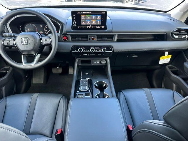 new 2025 Honda Pilot car, priced at $44,915