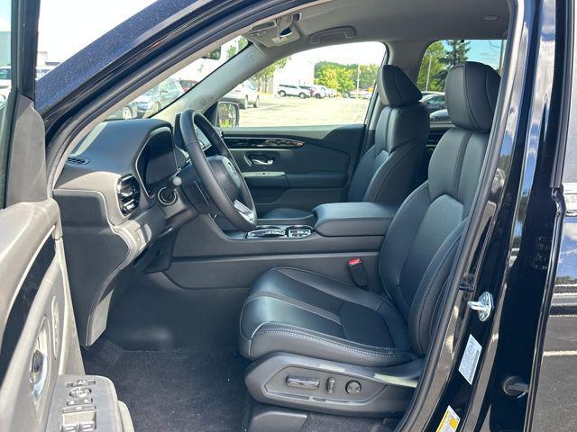 new 2025 Honda Pilot car, priced at $44,915