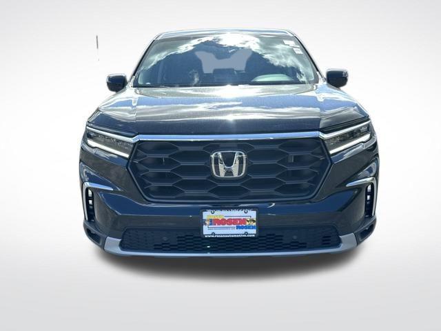 new 2025 Honda Pilot car, priced at $44,915