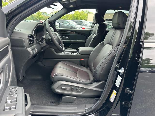 new 2025 Honda Pilot car, priced at $51,654