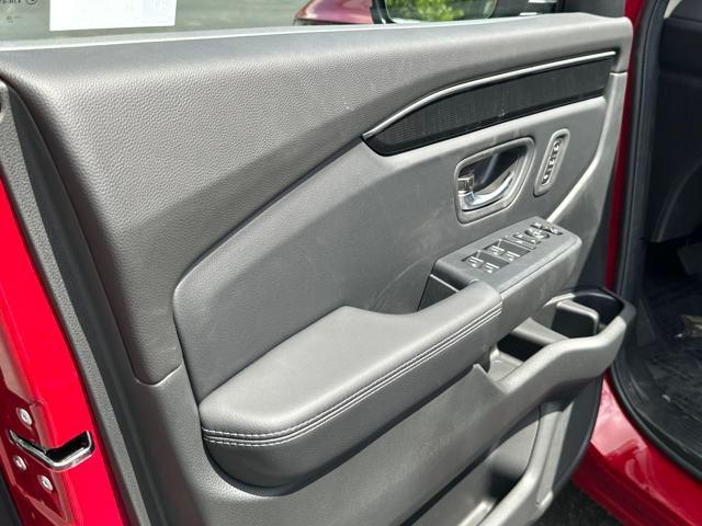 new 2025 Honda Pilot car, priced at $50,704