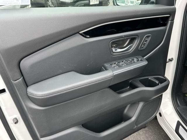 new 2025 Honda Pilot car, priced at $48,429