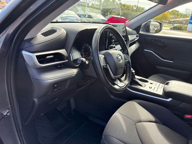 used 2022 Toyota Highlander car, priced at $33,481