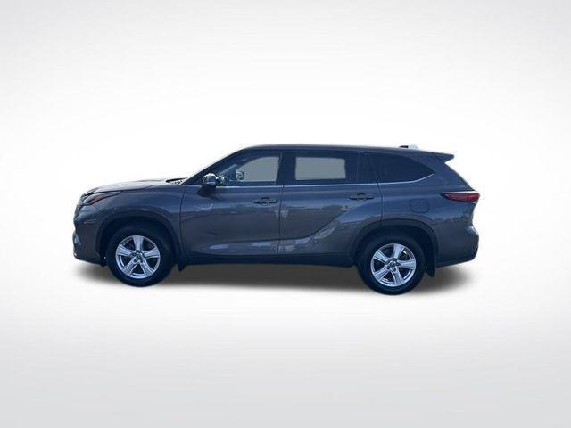 used 2022 Toyota Highlander car, priced at $33,481