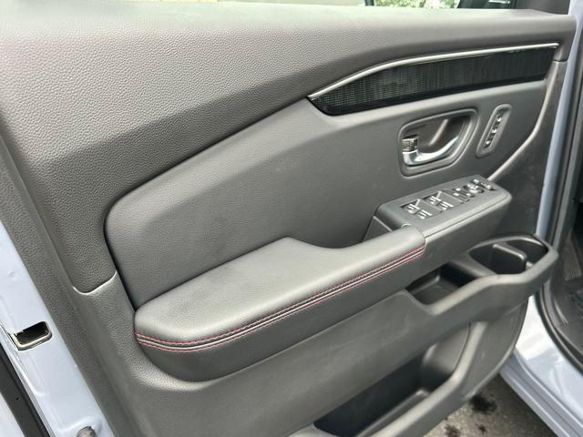 new 2025 Honda Pilot car, priced at $52,992