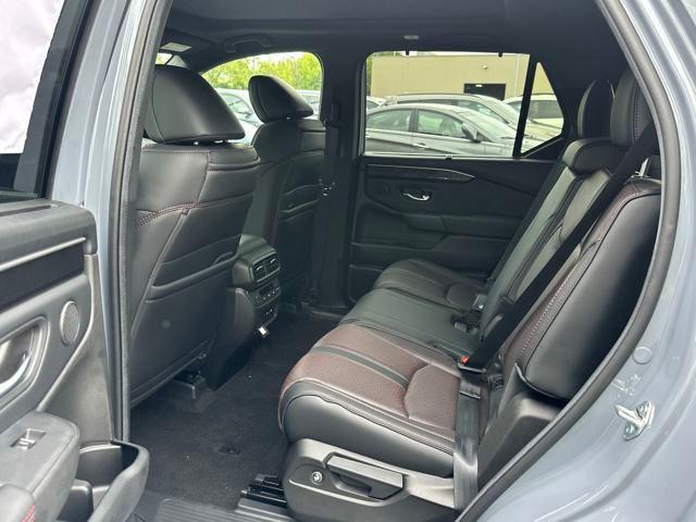 new 2025 Honda Pilot car, priced at $52,992