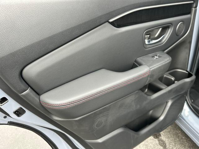 new 2025 Honda Pilot car, priced at $52,992