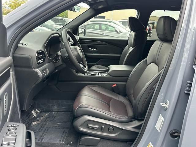 new 2025 Honda Pilot car, priced at $52,992