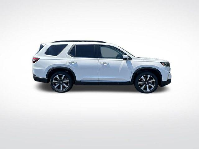 new 2025 Honda Pilot car, priced at $47,758