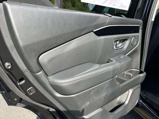 new 2025 Honda Pilot car, priced at $44,368