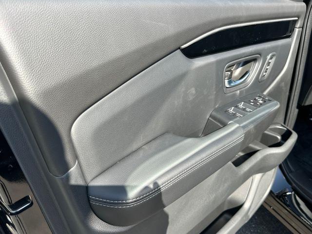 new 2025 Honda Pilot car, priced at $44,368
