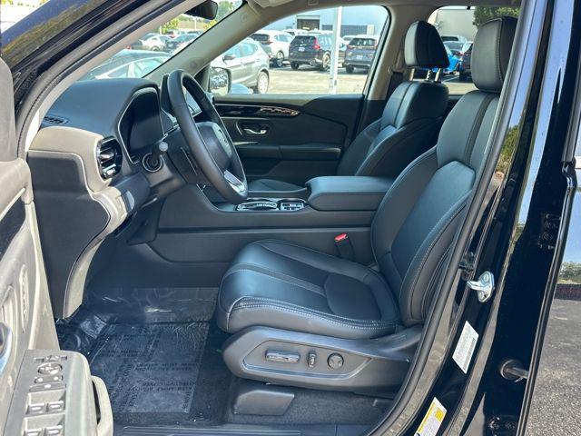 new 2025 Honda Pilot car, priced at $44,368
