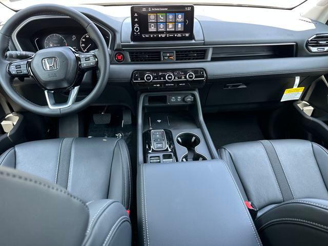 new 2025 Honda Pilot car, priced at $44,750