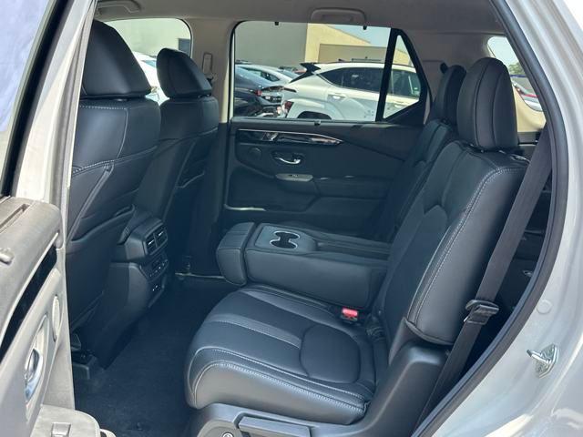 new 2025 Honda Pilot car, priced at $44,750