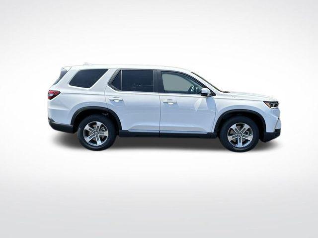 new 2025 Honda Pilot car, priced at $44,750