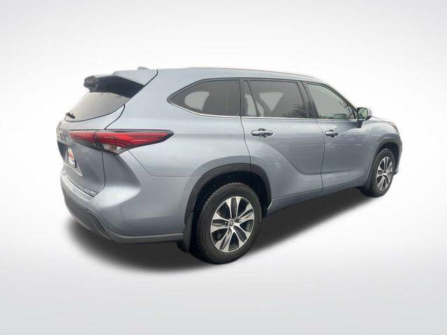 used 2021 Toyota Highlander car, priced at $29,321