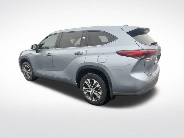 used 2021 Toyota Highlander car, priced at $29,321