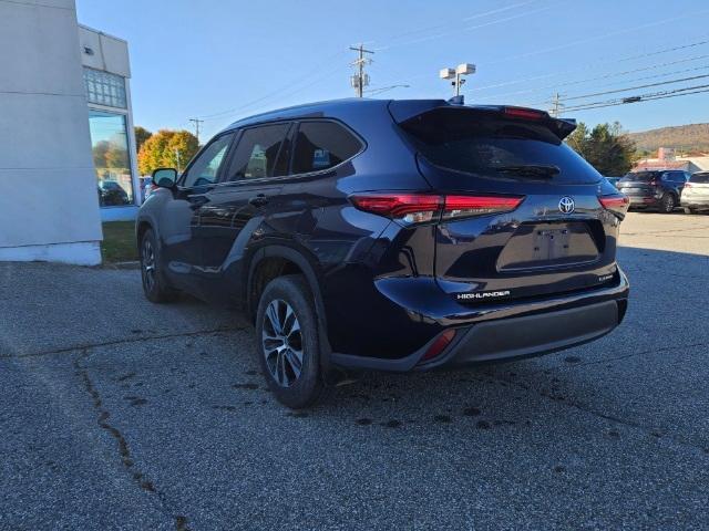 used 2022 Toyota Highlander car, priced at $34,474