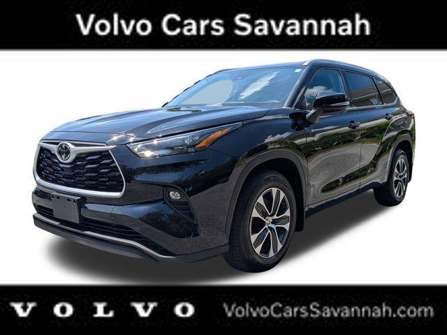 used 2022 Toyota Highlander car, priced at $25,997