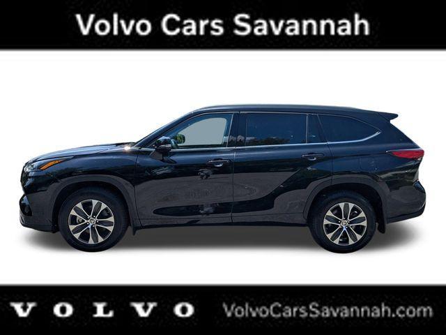 used 2022 Toyota Highlander car, priced at $25,997